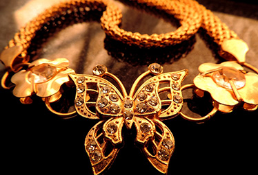modern gold jewelry