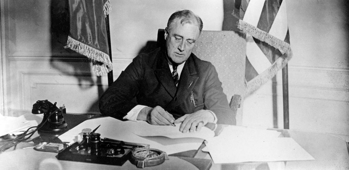 roosevelt signing executive order 6102